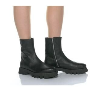 Tony Bianco ISA Blackcomo Leather Lug Sole Boot Sz 7